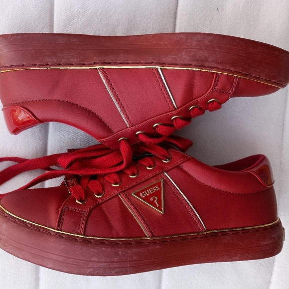 Guess Los Angeles Red Low Top Sneakers Gold Toned Trim Women’s_7 - Picture 8 of 16